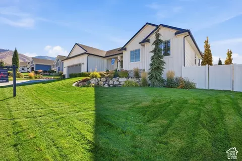 Exterior - 1058 E 300 S, Smithfield, UT 84335 photo 3 of 16