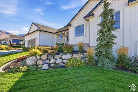 Exterior - 1058 E 300 S, Smithfield, UT 84335 photo 2 of 16