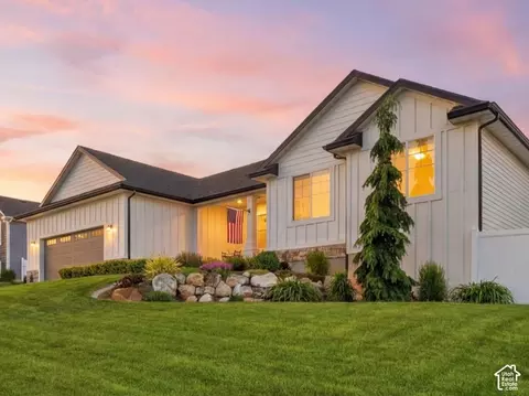 Exterior - 1058 E 300 S, Smithfield, UT 84335 photo 4 of 16
