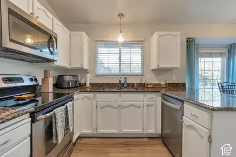 Kitchen - 802 E Tara Cir, Midvale, UT 84047 photo 2 of 2