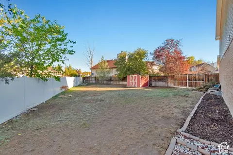 Exterior - 802 E Tara Cir, Midvale, UT 84047 photo 6 of 7