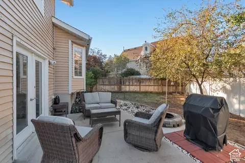 Exterior - 802 E Tara Cir, Midvale, UT 84047 photo 4 of 7