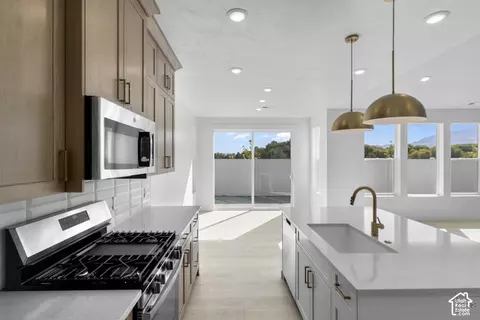 Kitchen - 1876 W Rivergate Dr, Logan, UT 84321 photo 2 of 2