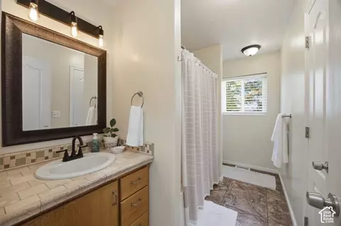 Bath - 16 Winding Way, Logan, UT 84321 photo 3 of 4