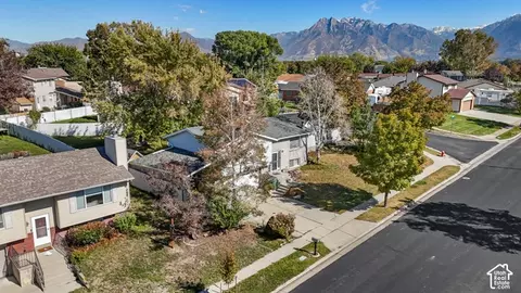 View/Area - 812 W River Glen Dr, Murray, UT 84123 photo 4 of 6