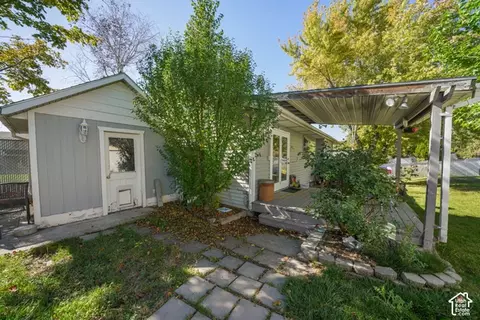 Exterior - 812 W River Glen Dr, Murray, UT 84123 photo 4 of 5