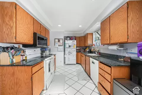Kitchen - 812 W River Glen Dr, Murray, UT 84123 photo 1 of 2