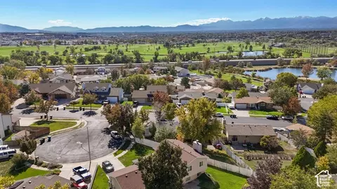 View/Area - 812 W River Glen Dr, Murray, UT 84123 photo 3 of 6