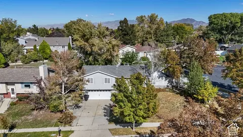 View/Area - 812 W River Glen Dr, Murray, UT 84123 photo 2 of 6