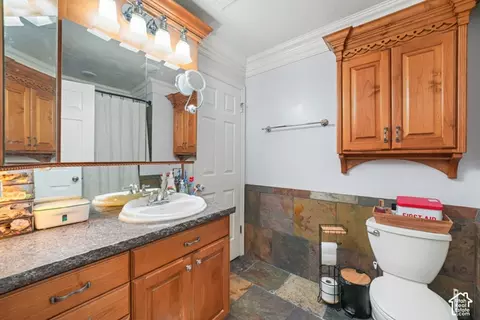Bath - 812 W River Glen Dr, Murray, UT 84123 photo 1 of 2