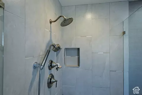 Bath - 1059 E Arlington Way S, Bountiful, UT 84010 photo 2 of 5