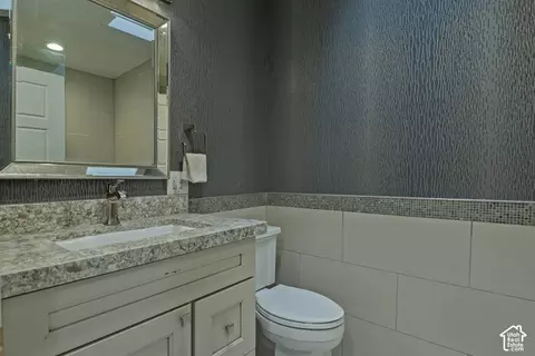 Bath - 1059 E Arlington Way S, Bountiful, UT 84010 photo 4 of 5