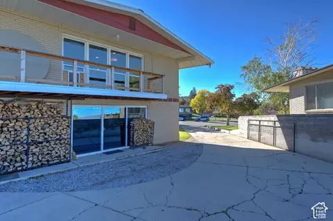 Exterior - 1059 E Arlington Way S, Bountiful, UT 84010 photo 6 of 8