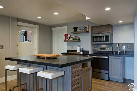 Kitchen - 1059 E Arlington Way S, Bountiful, UT 84010 photo 3 of 3