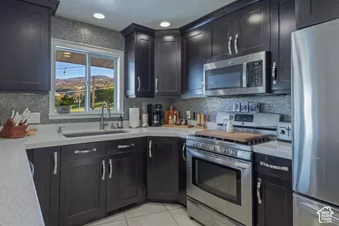 Kitchen - 1059 E Arlington Way S, Bountiful, UT 84010 photo 2 of 3