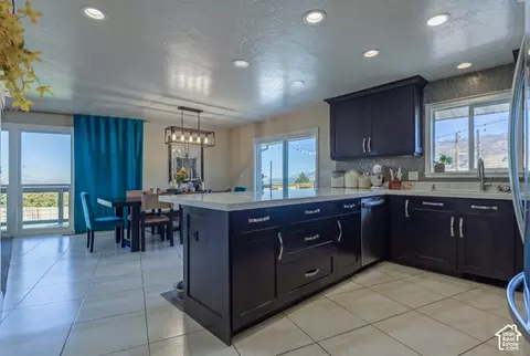 Kitchen - 1059 E Arlington Way S, Bountiful, UT 84010 photo 1 of 3