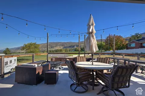 Exterior - 1059 E Arlington Way S, Bountiful, UT 84010 photo 3 of 8