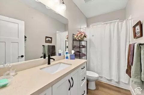 Bath - 1812 S Sky Loop, Provo, UT 84606 photo 2 of 3