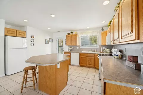 Kitchen - 1660 E 900 S #23, Clearfield, UT 84015 photo 3 of 4