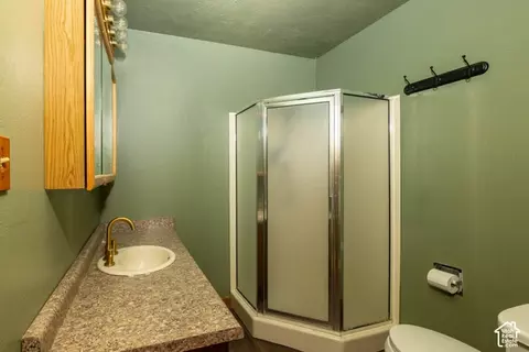 Bath - 8363 S Jackson St W, Midvale, UT 84047 photo 2 of 2