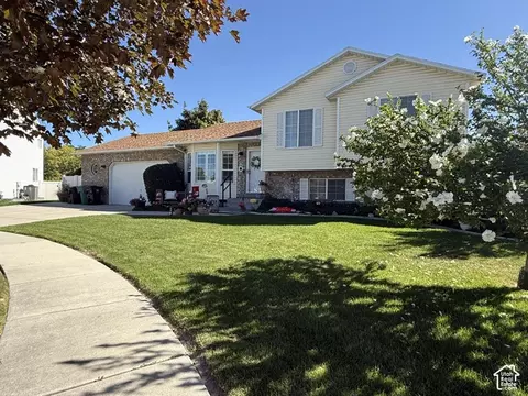 Exterior - 6276 S Sandwedge Cir, Murray, UT 84123 photo 2 of 10