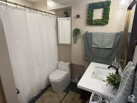 Bath - 6276 S Sandwedge Cir, Murray, UT 84123 photo 3 of 3