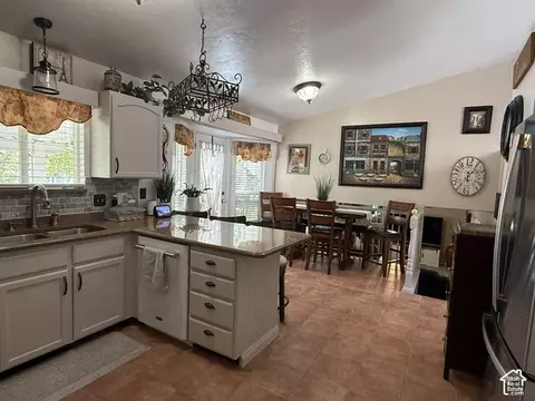 Kitchen - 6276 S Sandwedge Cir, Murray, UT 84123 photo 2 of 3