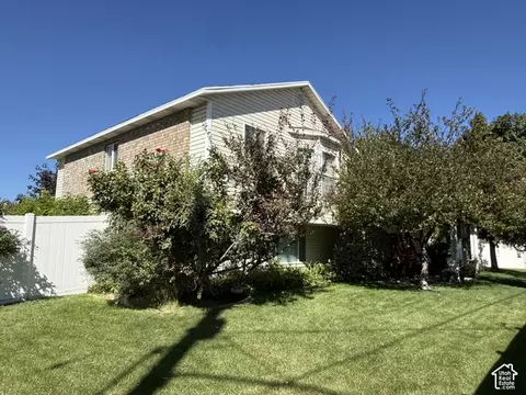 Exterior - 6276 S Sandwedge Cir, Murray, UT 84123 photo 7 of 10
