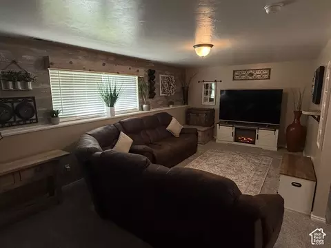 Living - 6276 S Sandwedge Cir, Murray, UT 84123 photo 3 of 5