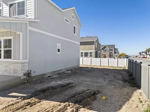 Exterior - 18 S Crimson Way #304, Mapleton, UT 84664 photo 3 of 4
