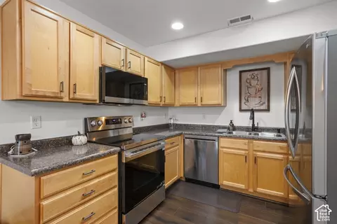Kitchen - 4999 S Riverside Dr, Murray, UT 84123 photo 1 of 2