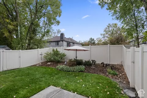 Exterior - 4999 S Riverside Dr, Murray, UT 84123 photo 3 of 4