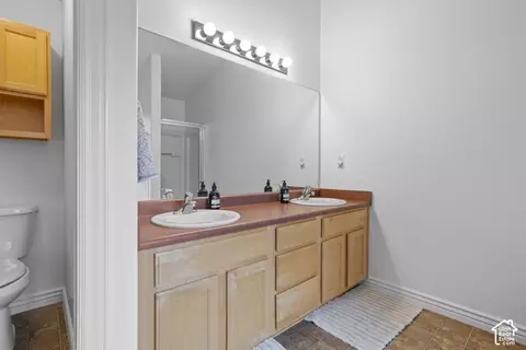 Bath - 4999 S Riverside Dr, Murray, UT 84123 photo 2 of 5