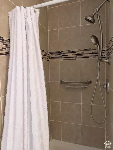Bath - 256 E Tennyson Ave, Sandy, UT 84070 photo 2 of 5