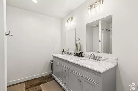 Bath - 954 N 280 E, Elsinore, UT 84724 photo 10 of 11