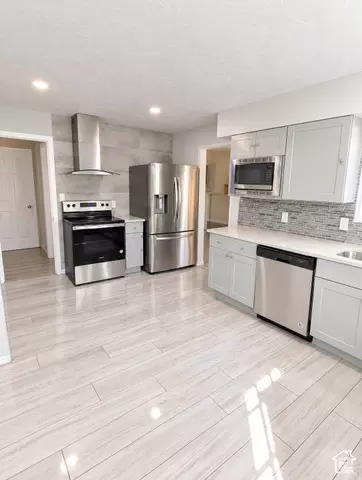 975 W Debonair Dr, Salt Lake City, UT 84116