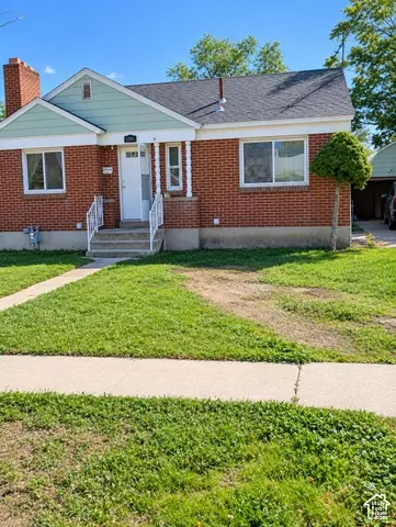 975 W Debonair Dr, Salt Lake City, UT 84116