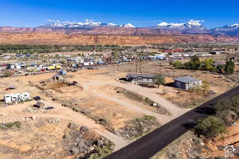 View/Area - 3461 S Roberts Rd, Moab, UT 84532 photo 2 of 8