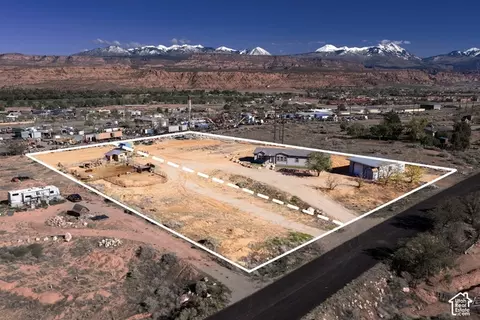 View/Area - 3461 S Roberts Rd, Moab, UT 84532 photo 1 of 8