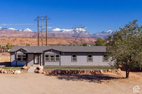 Exterior - 3461 S Roberts Rd, Moab, UT 84532 photo 5 of 7