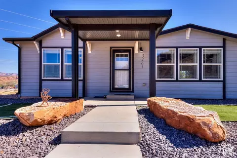 Exterior - 3461 S Roberts Rd, Moab, UT 84532 photo 2 of 7