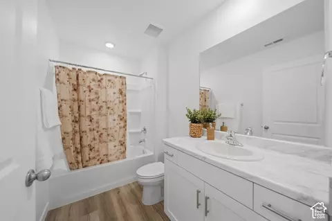 Bath - 2181 S Tower Bridge Dr, Washington, UT 84780 photo 1 of 2