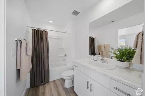 Bath - 2181 S Tower Bridge Dr, Washington, UT 84780 photo 2 of 2