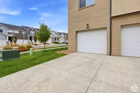 Exterior - 13536 S Poole Dr #E202, Riverton, UT 84096 photo 2 of 4