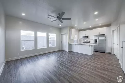 Living - 525 E Steeplechase Rd, Washington, UT 84780 photo 1 of 2