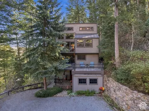 Exterior - 2882 E Stewart Rd, Sundance, UT 84604 photo 3 of 12
