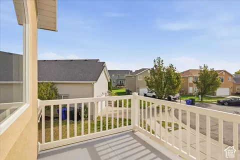Exterior - 1426 S Heather Ln, Syracuse, UT 84075 photo 2 of 4
