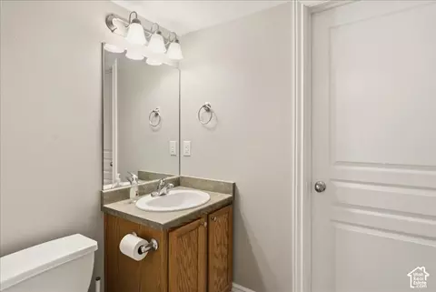 Bath - 1426 S Heather Ln, Syracuse, UT 84075 photo 2 of 6