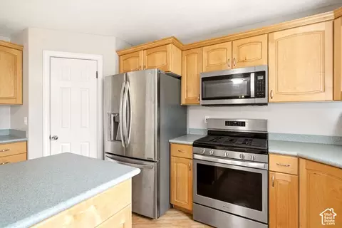 Kitchen - 7991 S 1925 E, South Weber, UT 84405 photo 4 of 5