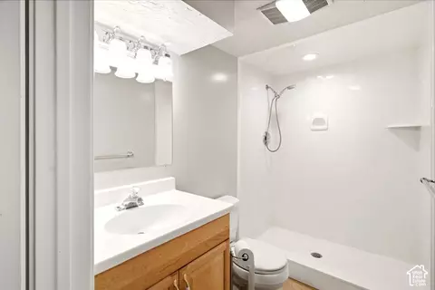 Bath - 7991 S 1925 E, South Weber, UT 84405 photo 6 of 6